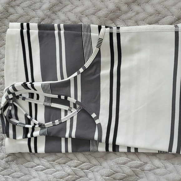 Lululemon Cool RacerbackVGUC, great condition. Size 10, no riptag - Picture 4 of 4